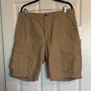 Levi's men’s tan 9” inseam cargo shorts size 34